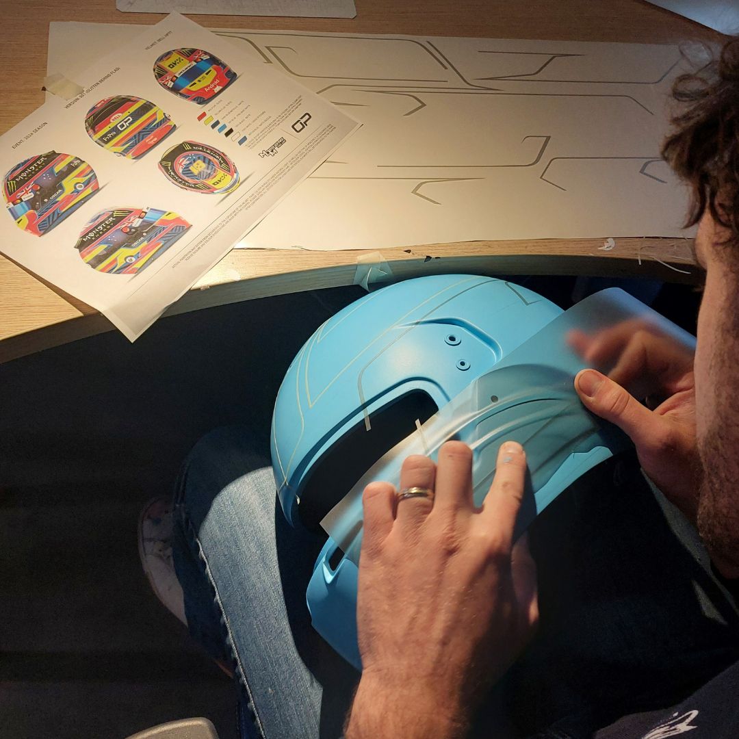 BS Designs- Helmet painting - motorsport - peinture de casque sur-mesure